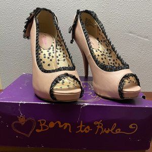 Princess Vera Wang Back Bow Pumps